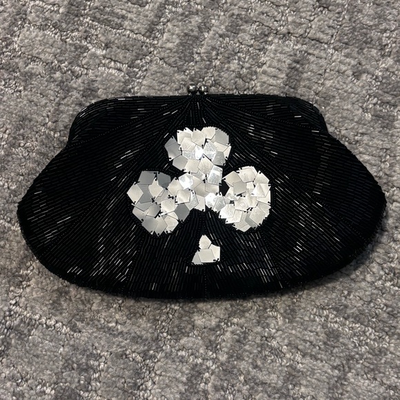 Handbags - Extē Spade Beaded Clutch with Kiss Lock